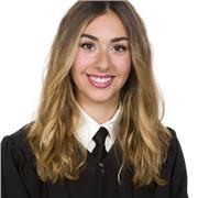 Doy clases de inglés y otros idiomas a niños/as, adolescentes, adultos, preparación de exámenes oficiales y empresas a través de mi academia, Hello English, en Mataró